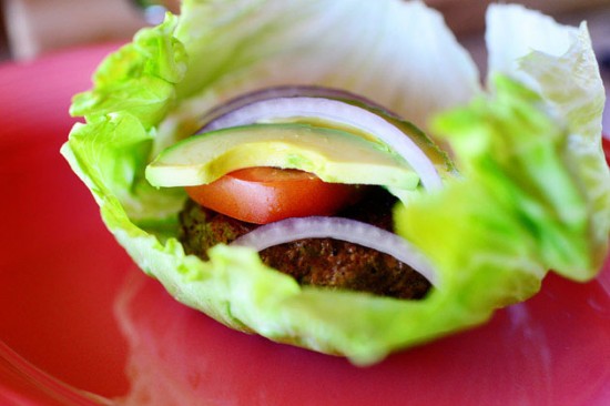salad-kep-burger-cuc-hap-dan-550x366