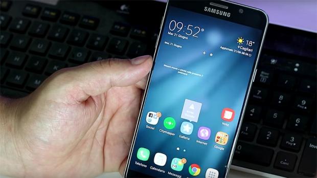 Khi mang ra so sánh với Note 7 của Samsung thật khó để phân định.